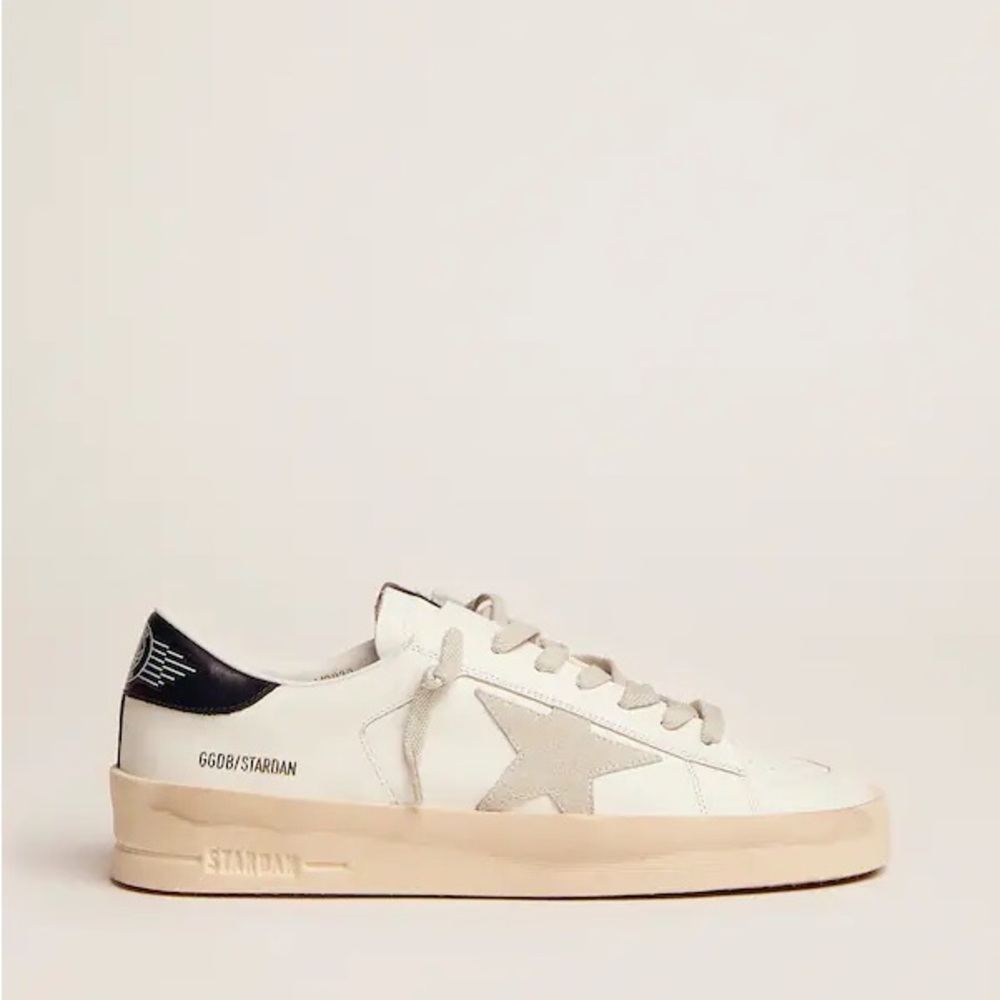 Golden Goose Men's Stardan with star in ice-gray suede
